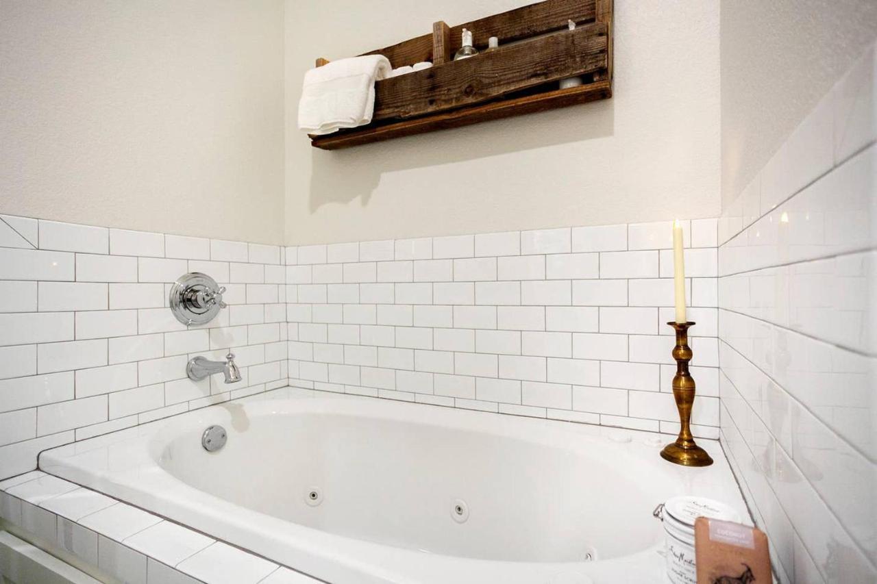 The Sofay Farmhouse - 1 Mile From U Of A - Luxury Amenities Fayetteville Exterior foto
